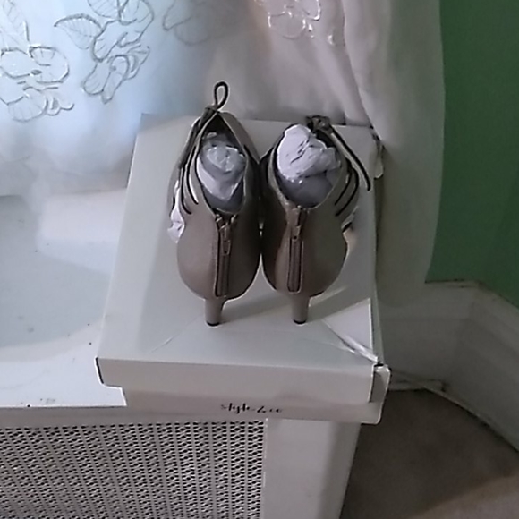 Women dress shoes - Picture 7 of 8